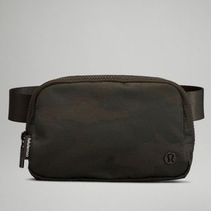 Lululemon Everywhere Belt Bag Heritage Camo